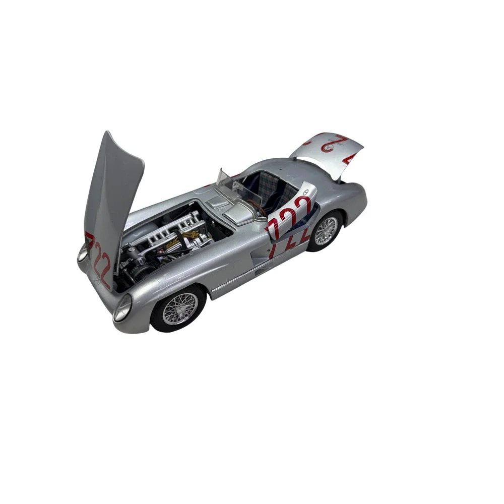 Maisto Mercedes-Benz 300 SLR #722 Stirling Moss 1:18 Diecast Model Silver Car - Picture 6 of 11